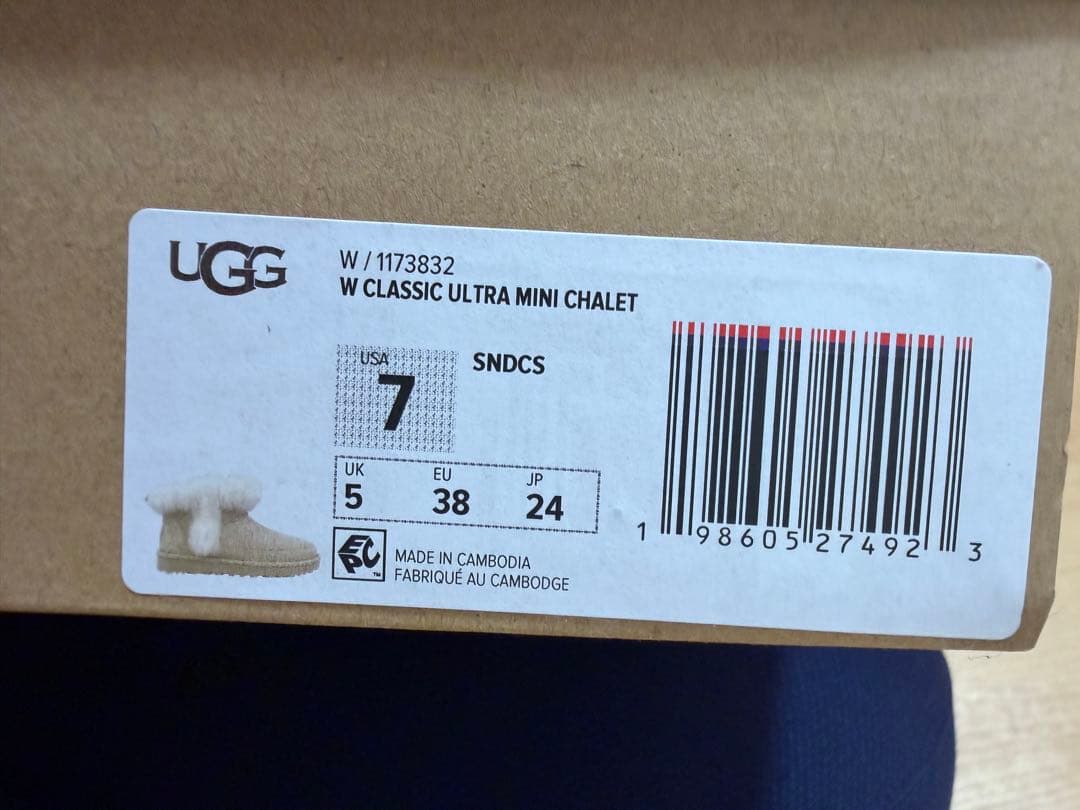 靴 UGG Classic Ultra Mini