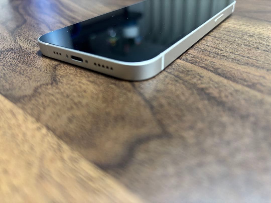 Apple iPhone 13 ホワイト 128GB 美品