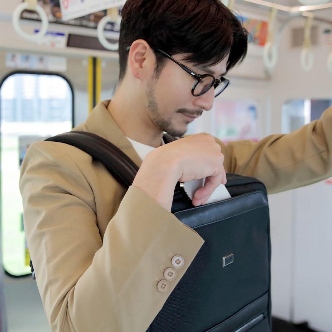 EvoonマルチビジネスリュックSlim X 薄型15.6インチPC収納可能