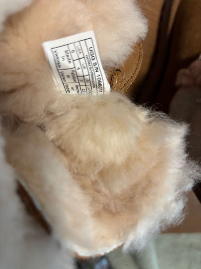 新品　UGG ブーツ 23cm ムートンブーツ　アグ　クラシックショート