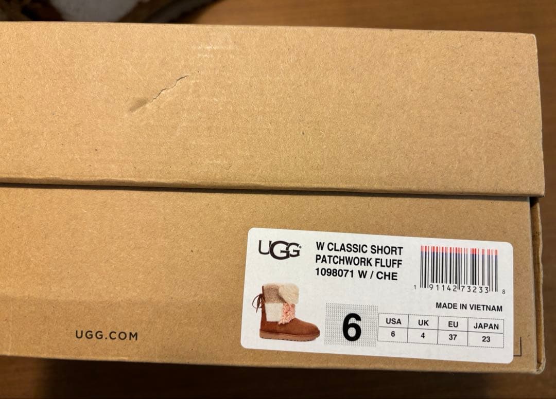 新品　UGG ブーツ 23cm ムートンブーツ　アグ　クラシックショート