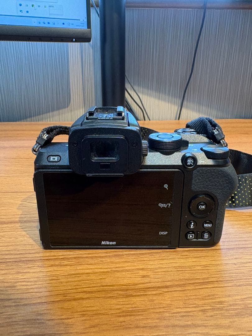 Nikon Z50 ・充電器・バッテリー2個・三脚・ストロボ