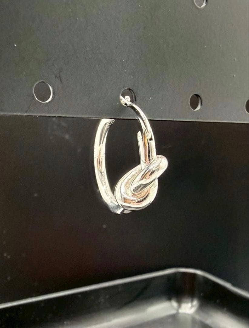 専用 CELINE ノット スモール ループ ピアス　シルバー　即日発送