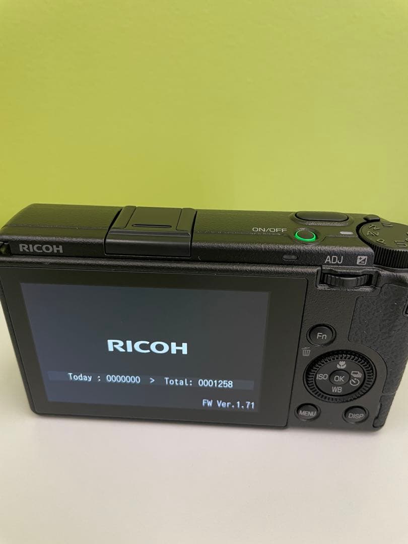 【1/31まで限定価格】 RICOH GRIII ショット回数1258回