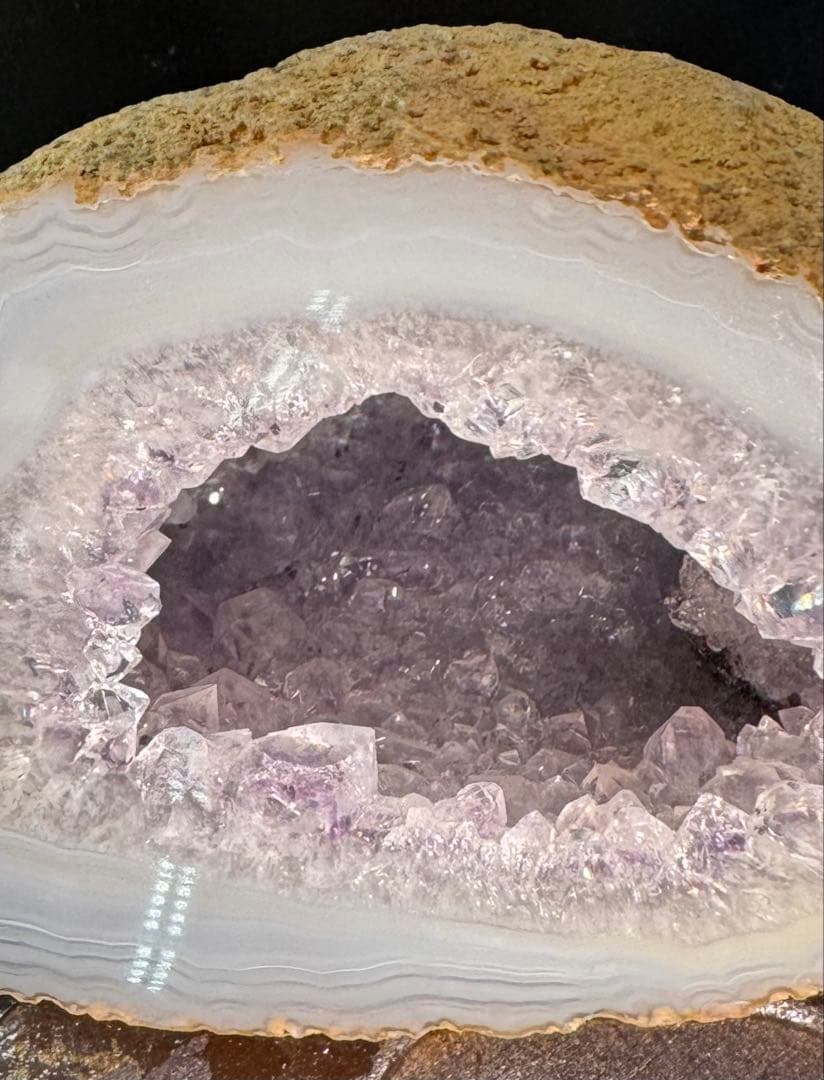 メノウの置物 木製台座付き　層状　結晶　アゲート