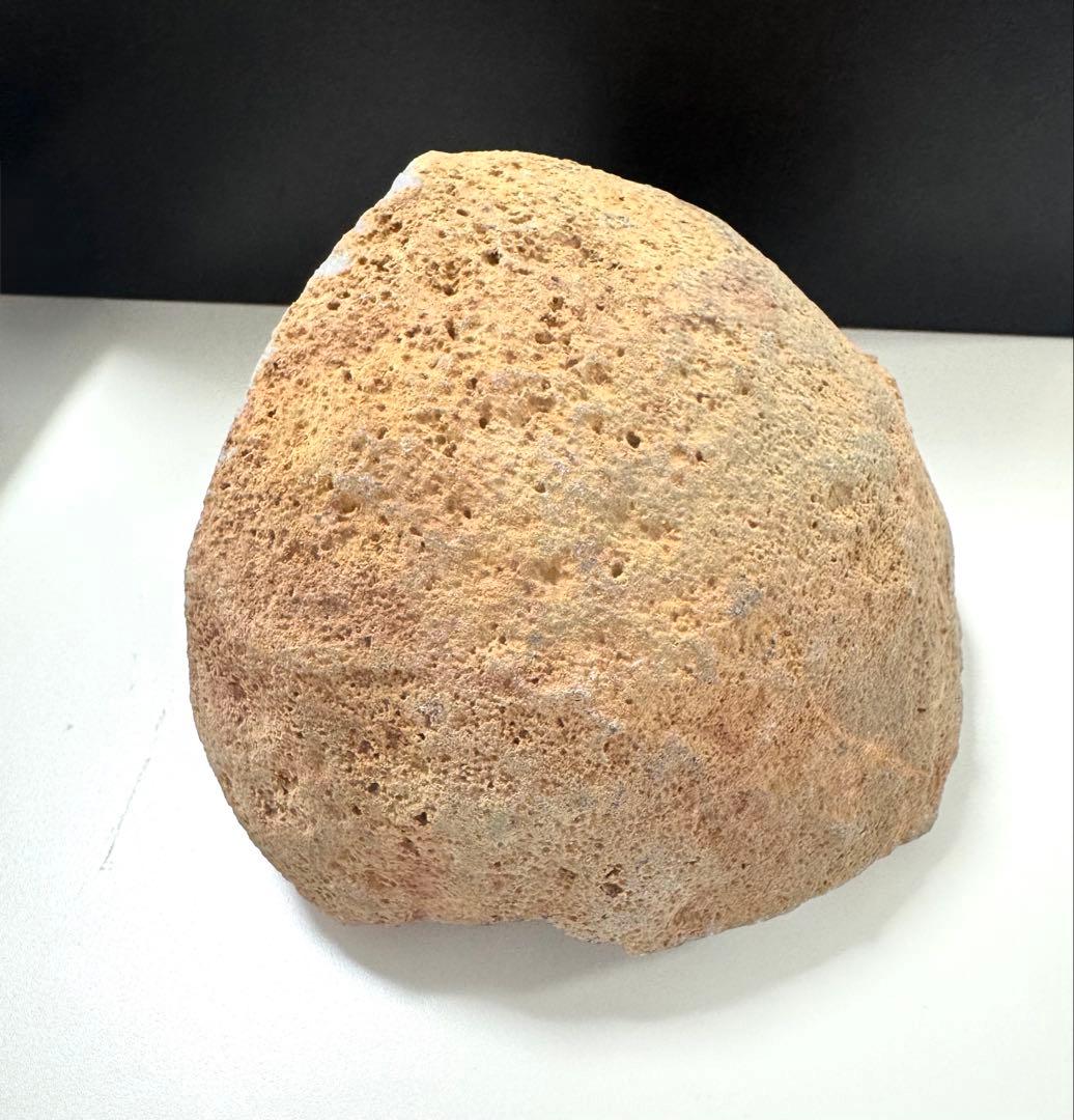 メノウの置物 木製台座付き　層状　結晶　アゲート