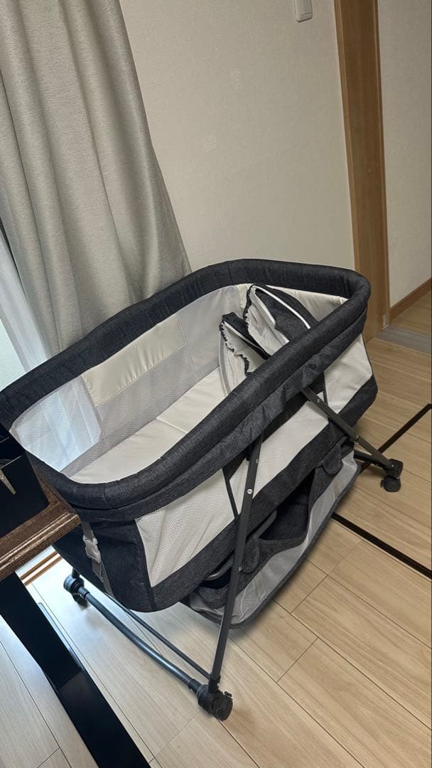 zoobly 折りたたみ式グレーのベビーベッド