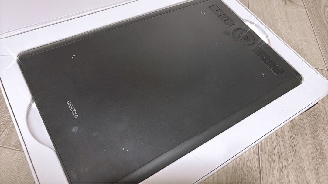 【依頼主】Wacom Intuos Pro Mサイズ