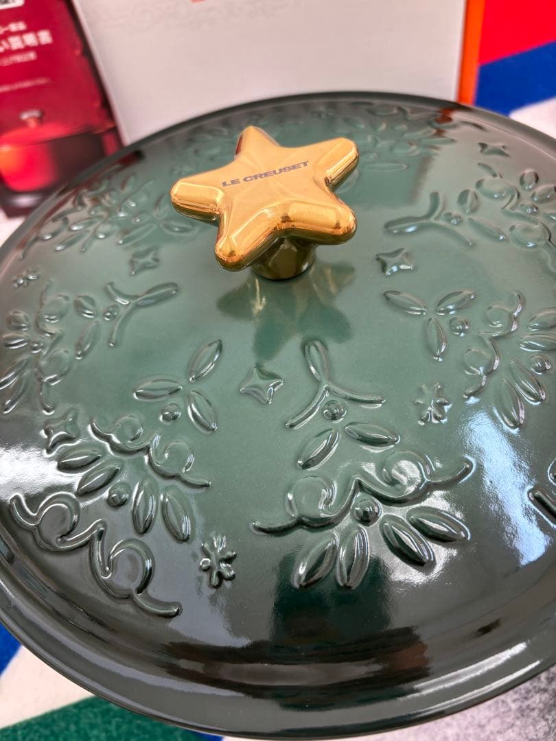 LE CREUSETル・クルーゼ☆ココットロンド☆ノエルレリーフスターツマミ