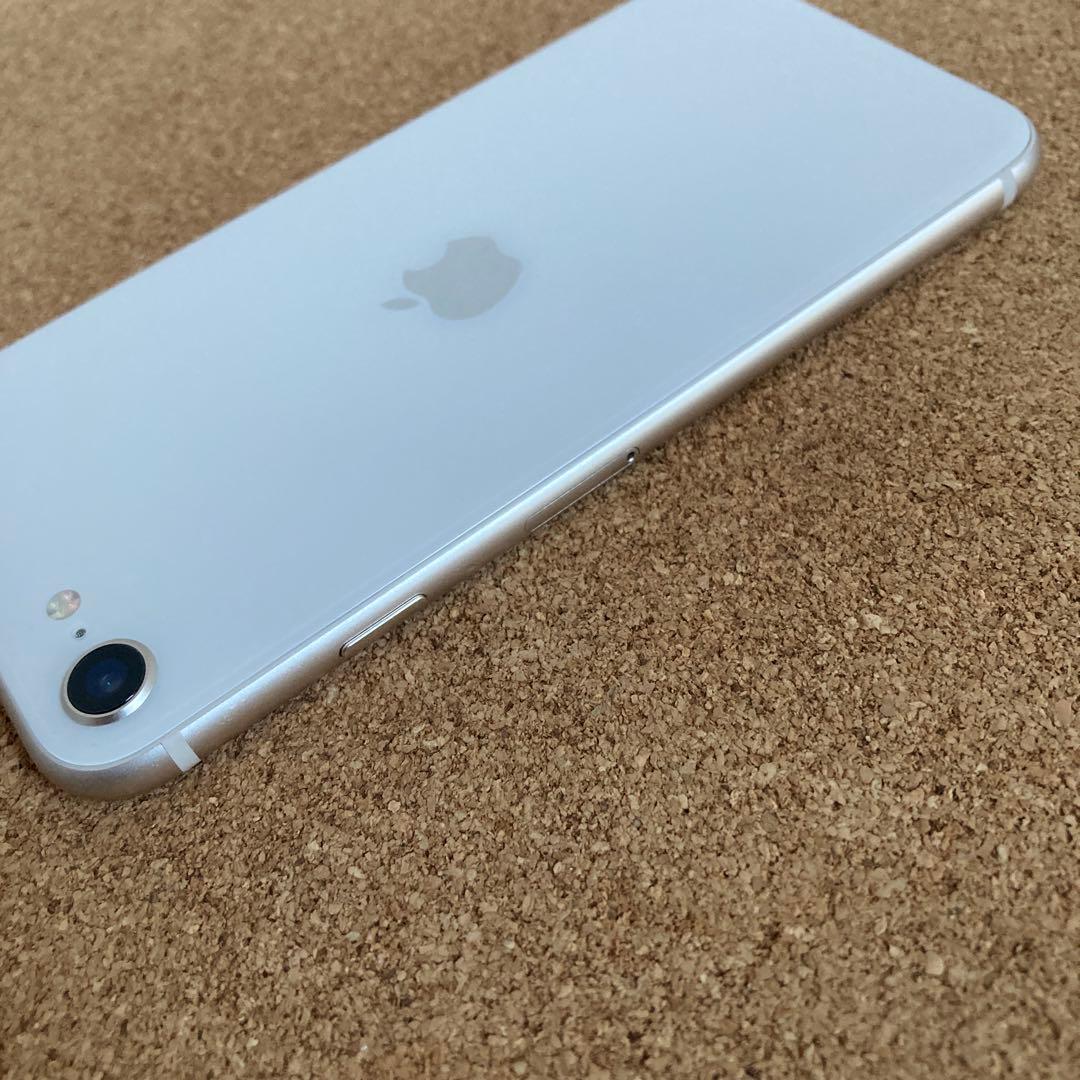 3908 電池新品☆比較的美品☆iPhoneSE3 64GB SIMフリー☆