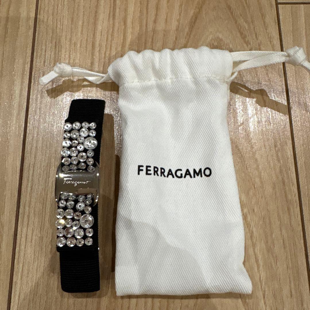 美品　フェラガモ　ラインストーン　バレッタ　黒