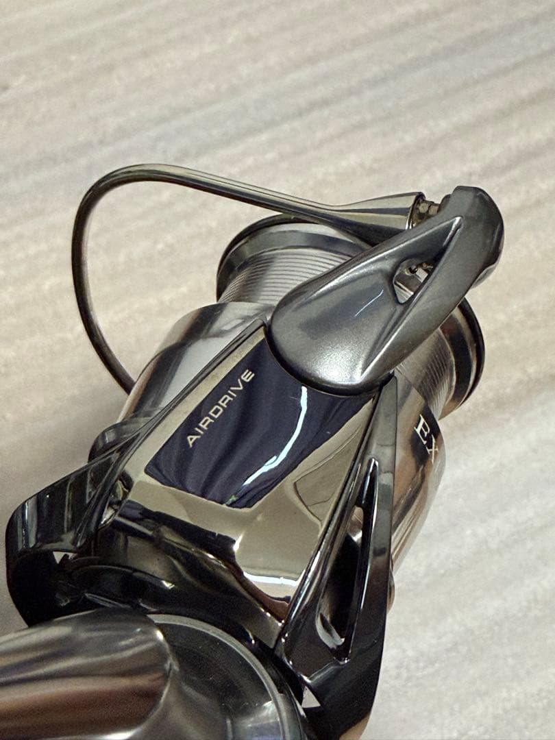 リール 22EXIST LT2000S-H