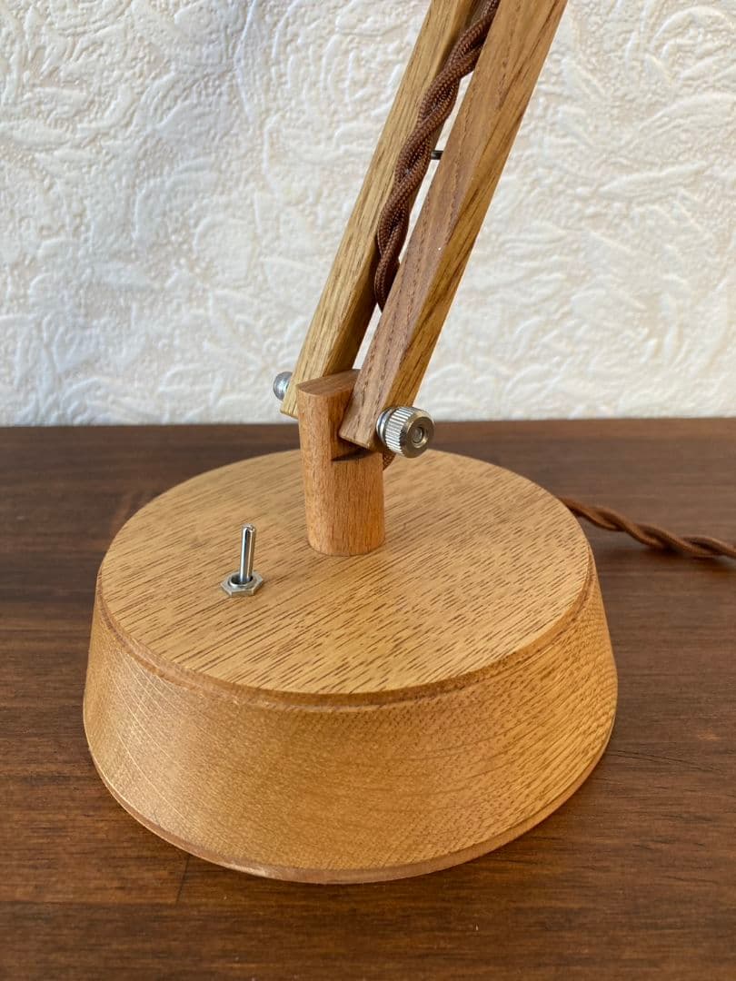 chikuni チクニ　丸台座照明　木製アーム式デスクランプ