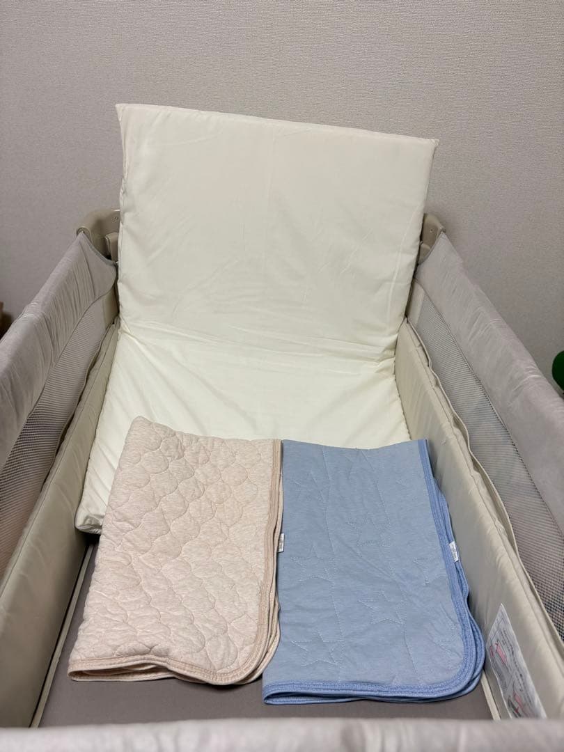 Aprica)アップリカベビーベッド ココネルエアープラス ホワイトベージュ