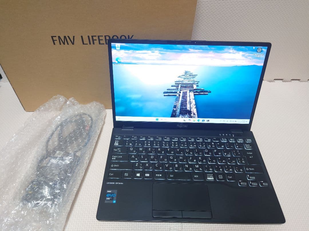 富士通Lifebook UH90/E3 i7-1165G7 800g台超軽量