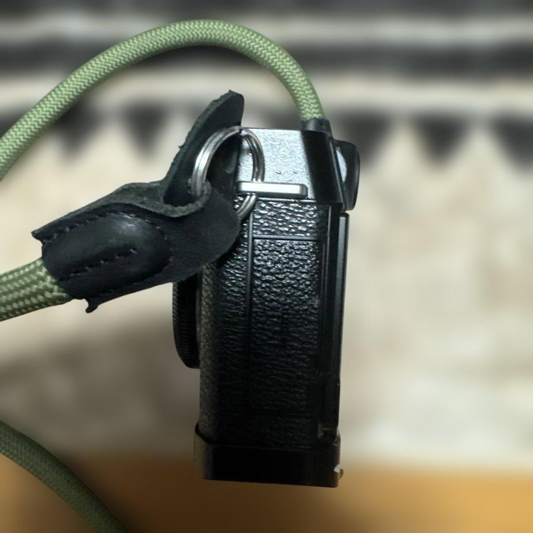 X-E4 ミラーレス一眼 本体　ブラックボディ純正サムレスト純正グリップ　元箱付