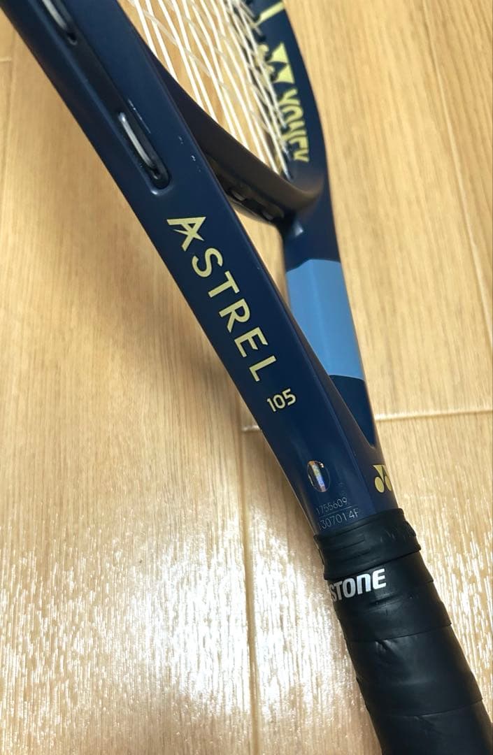 美品 ヨネックス　YONEX ASTREL 105 テニスラケット　G1E