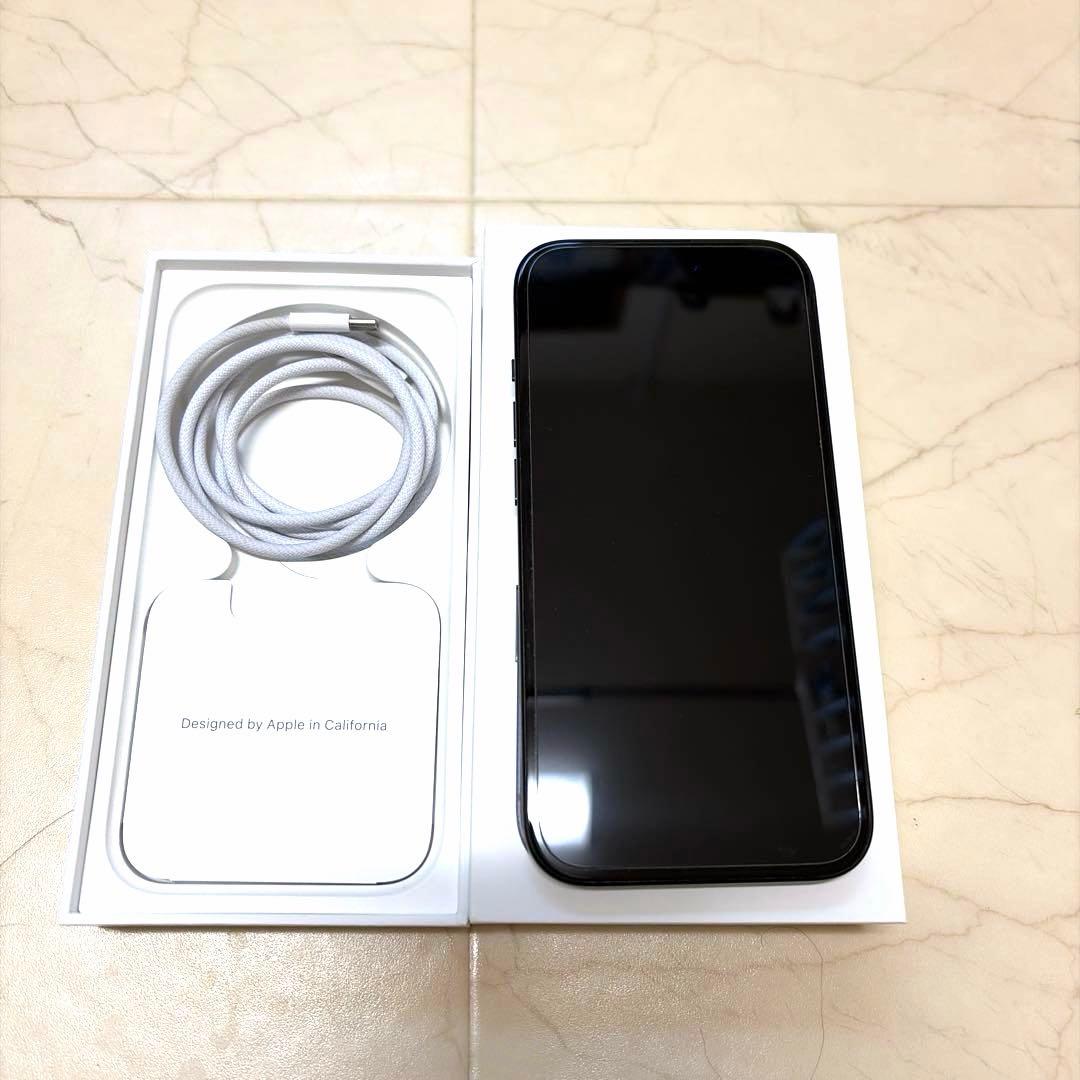 Apple iPhone 15ブラック 本体 充電ケーブル付き