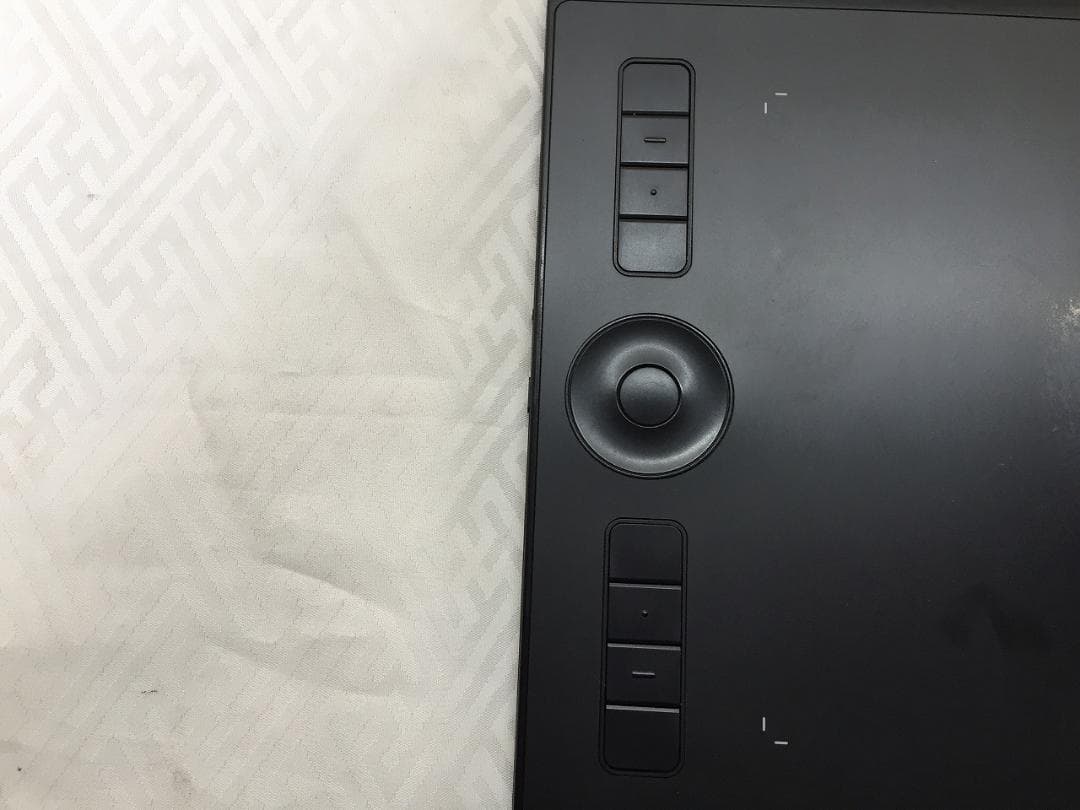 Wacom Intuos Pro ペンタブレット本体 PTH-660 No2