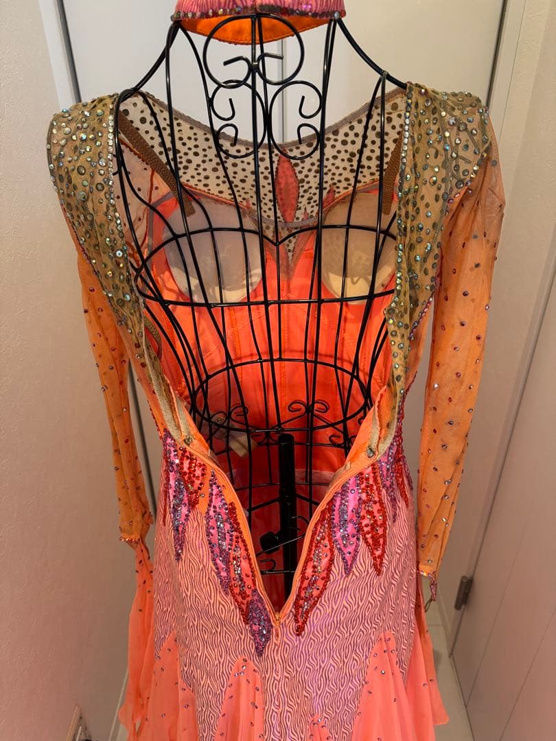 ダンスドレス　　オレンジ　　スパンコール装飾