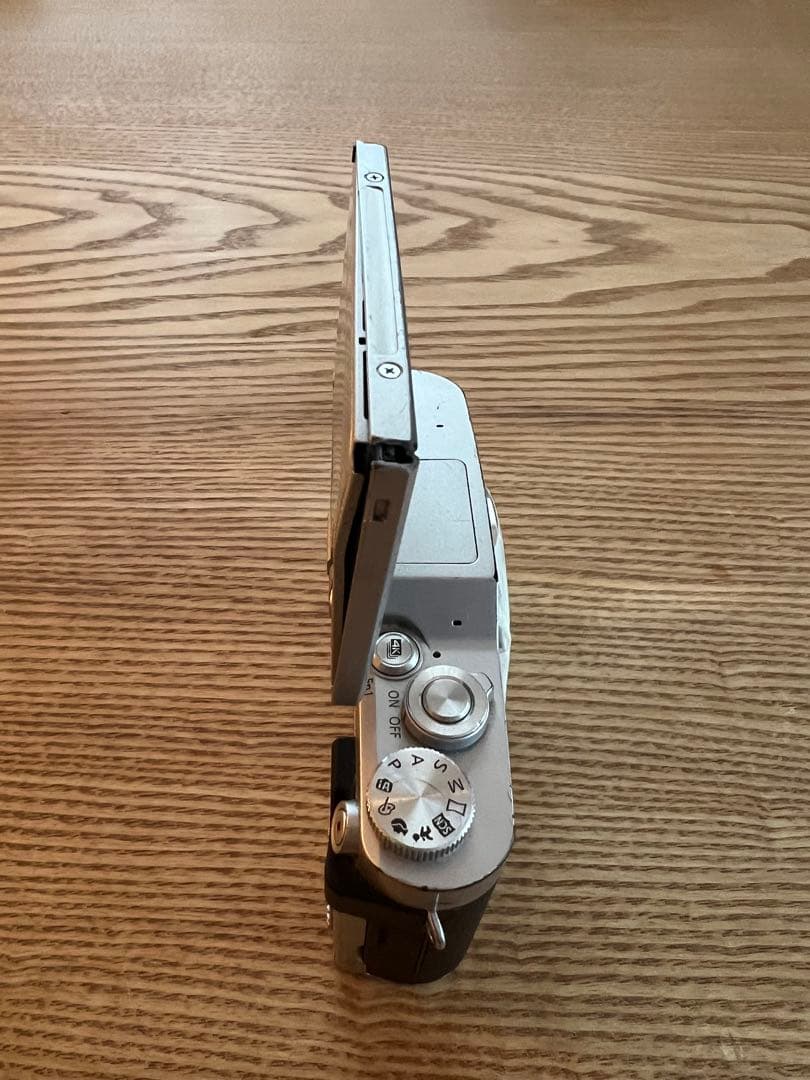 Panasonic LUMIX DC-GF9 ボディ シルバー（ジャンク）