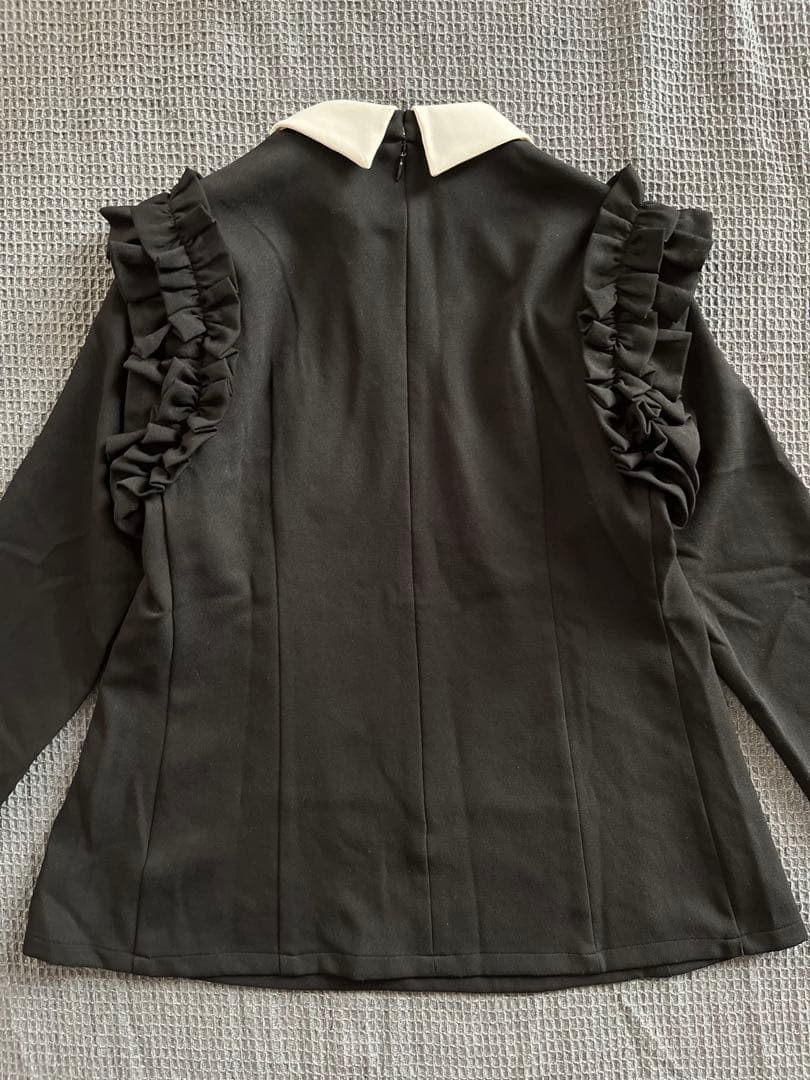 hue DAY TO EVENING ショルダーフリルブラウス パール装飾 36