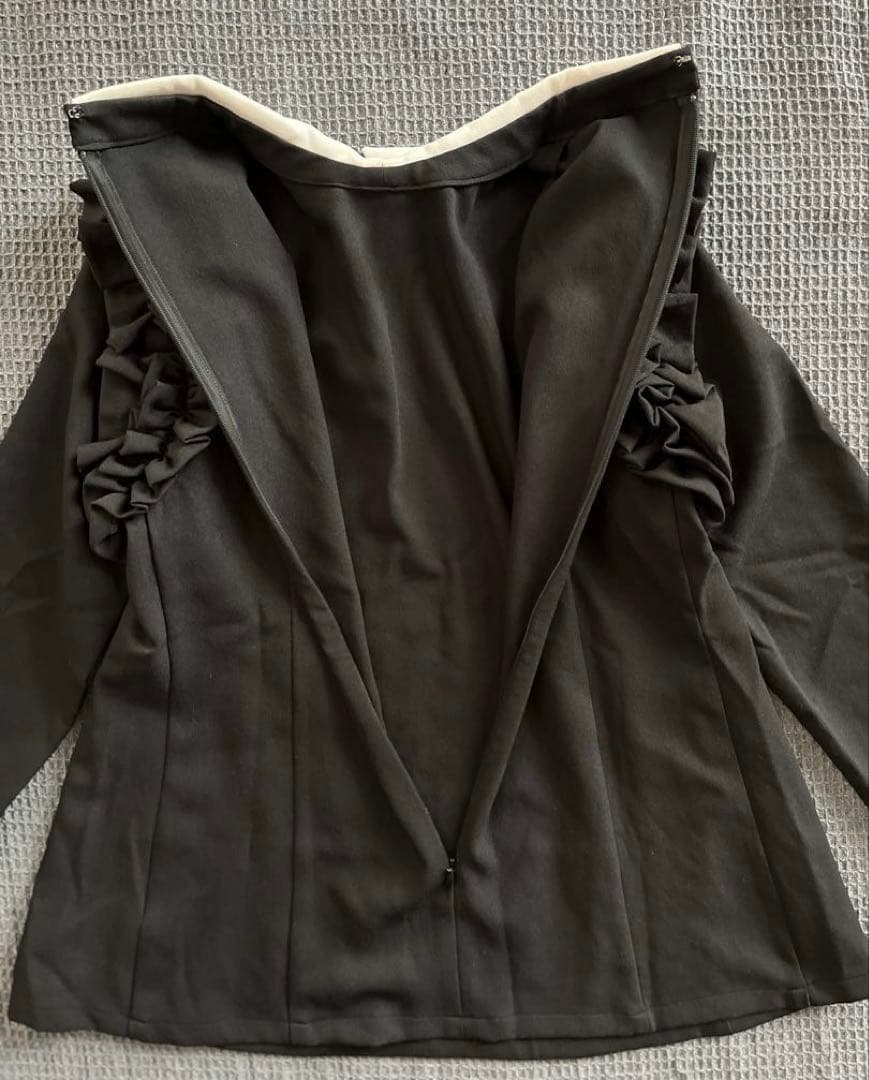 hue DAY TO EVENING ショルダーフリルブラウス パール装飾 36