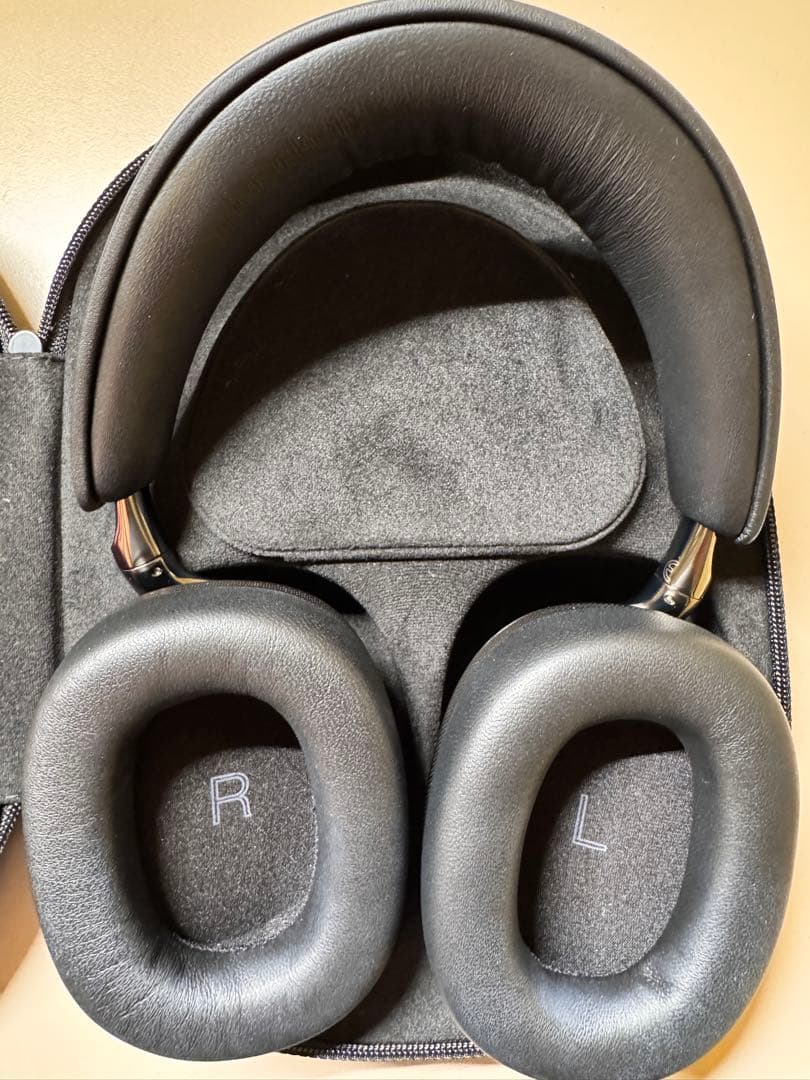 Bowers & Wilkins Px8 S2 ワイヤレスヘッドホン