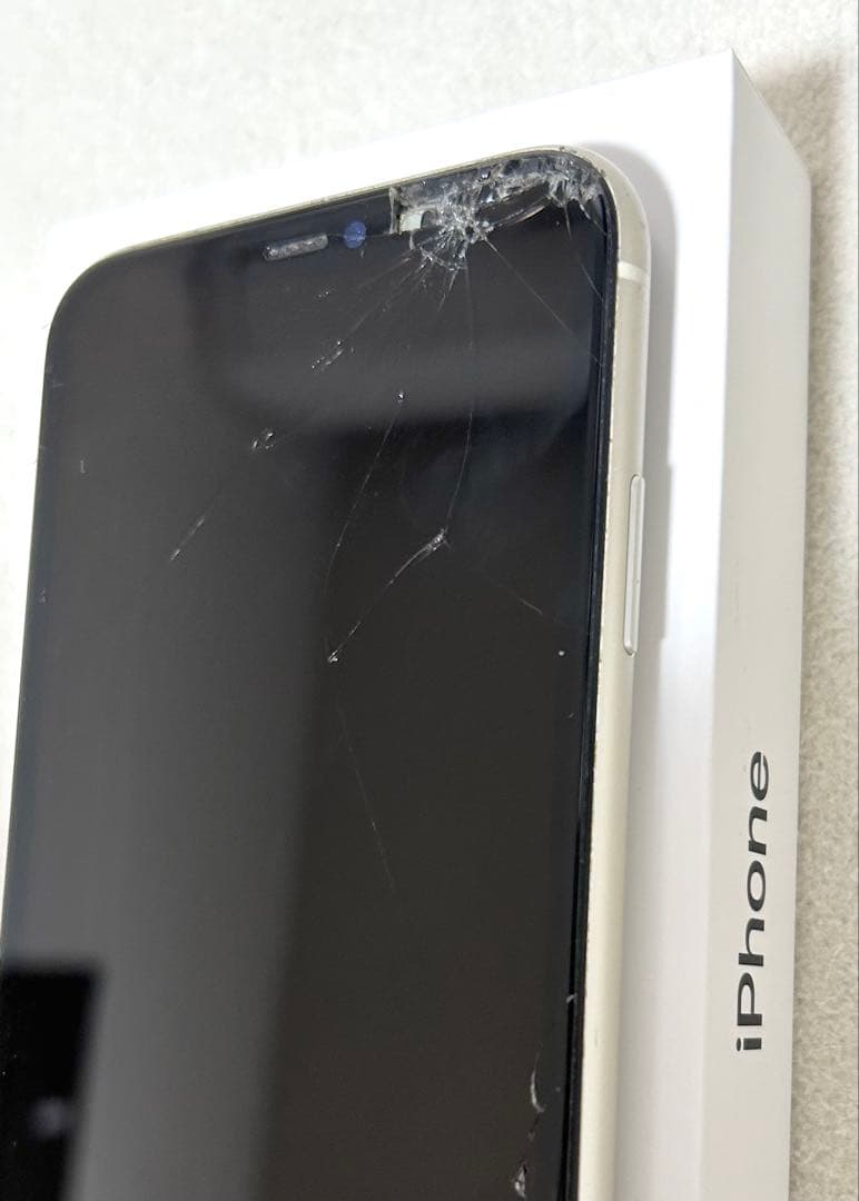 iPhone 11 ホワイト 本体 64GB ジャンク品