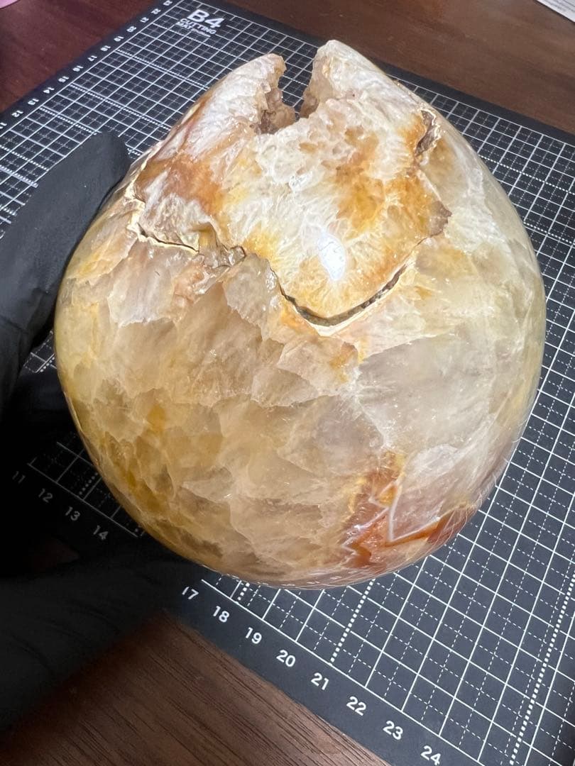 純天然笑口　重量級1.6kg 木製LED台座付き　巨大な黄色瑪瑙水晶クラスタ