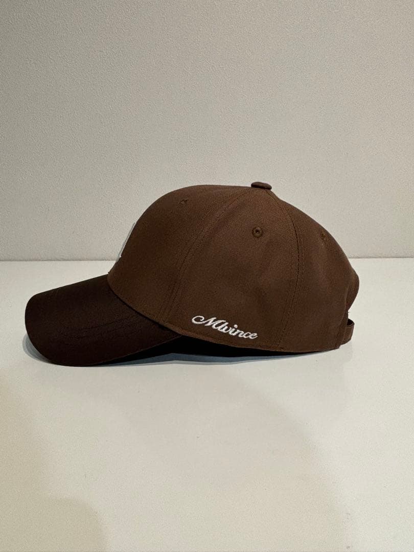 MLVINCE LAロゴ ベースボールキャップ ブラウン