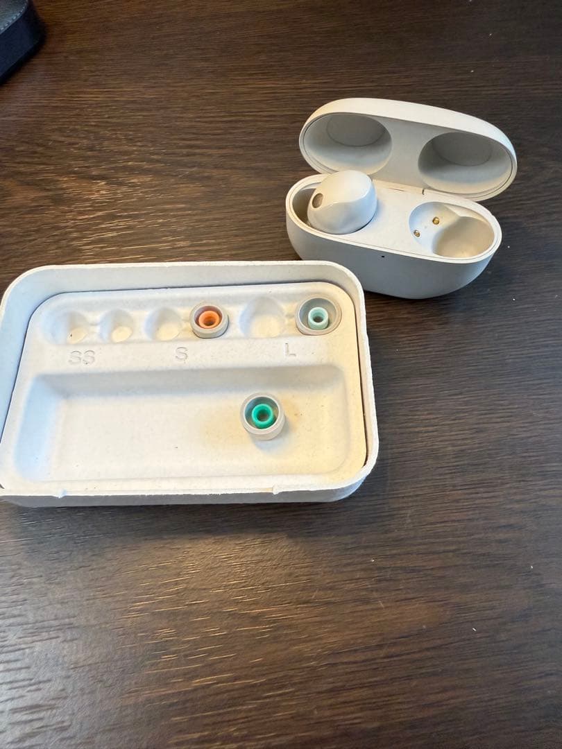 WF-1000XM5 プラチナシルバー　左耳　片方のみ