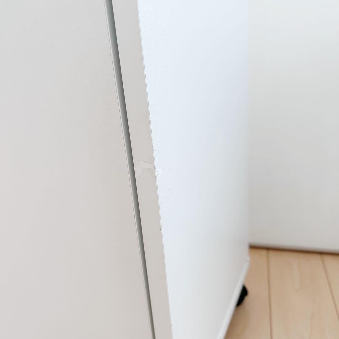 北欧　コンパクトキッチンカウンター　木目調　食器棚　ホワイトキャスターコンセント