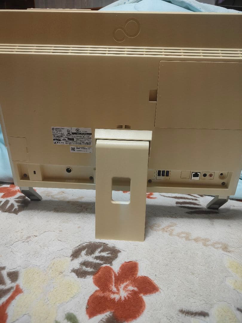 ESPRIMO FH52/T ホワイト デスクトップPC