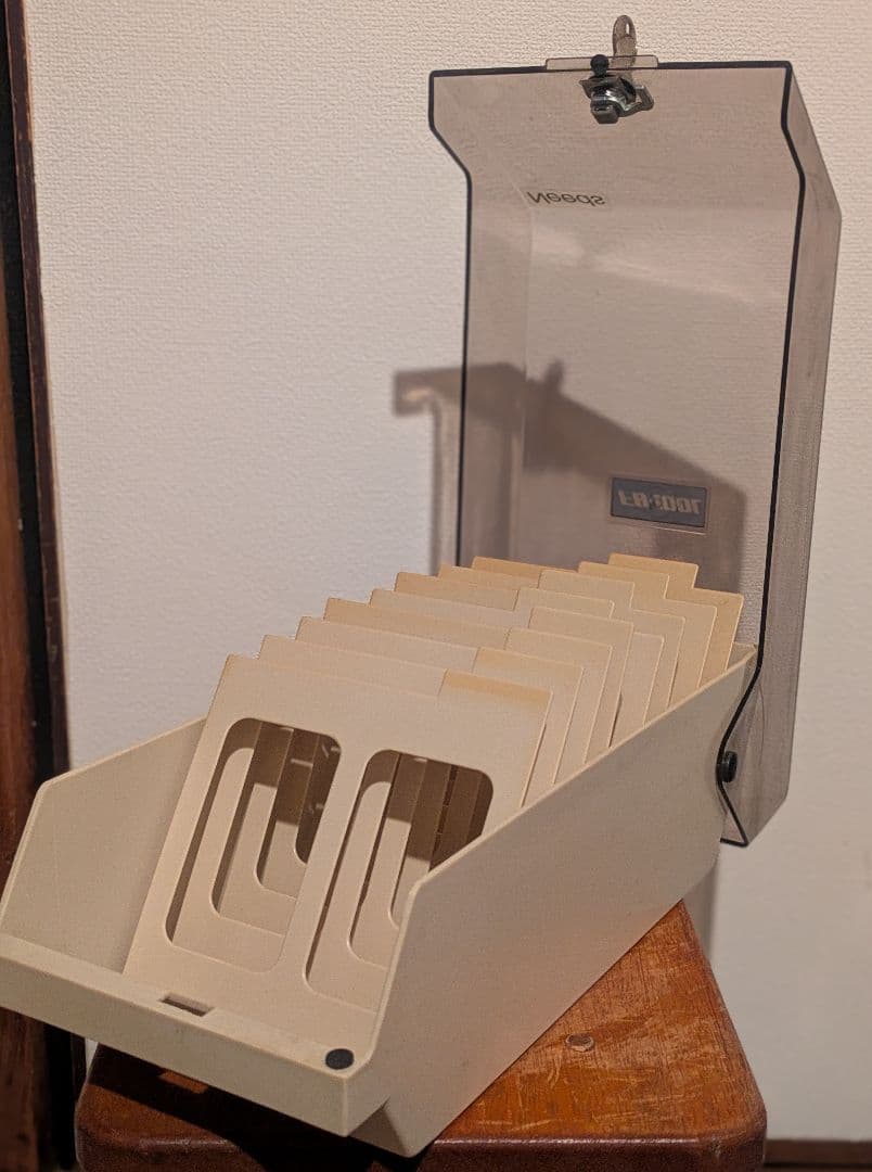 希少鍵付き/FB-100L Needs/ フロッピーディスクケース クリーム色