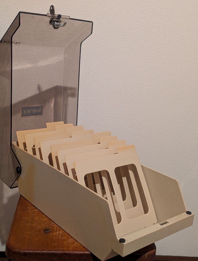 希少鍵付き/FB-100L Needs/ フロッピーディスクケース クリーム色