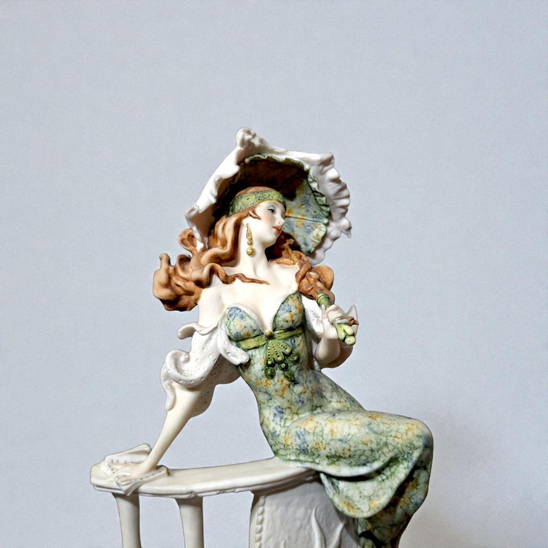 G Armani 1985 大型フィギュリン 女性像 Florence 傘欠け