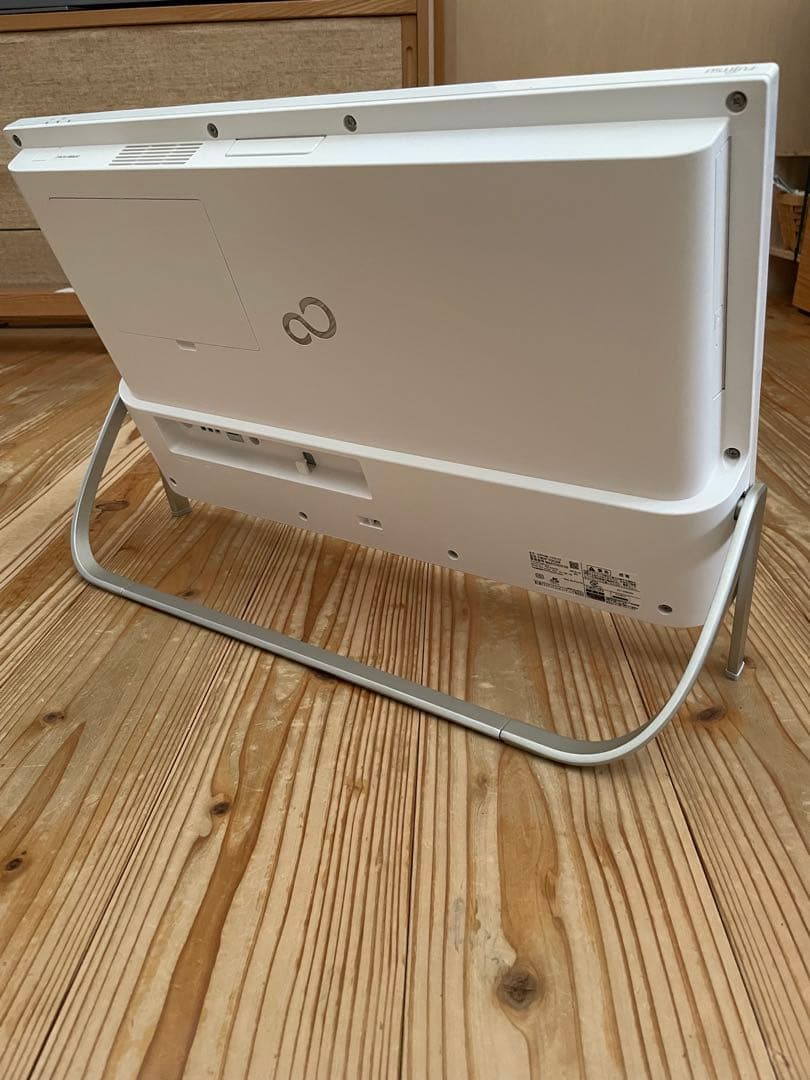 中古ESPRIMO FMVF70C2W SSD500GB メモリ16GB