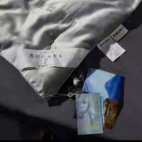 東京西川の絹糸は冬と秋に暖かくして芯布団に入れられます。