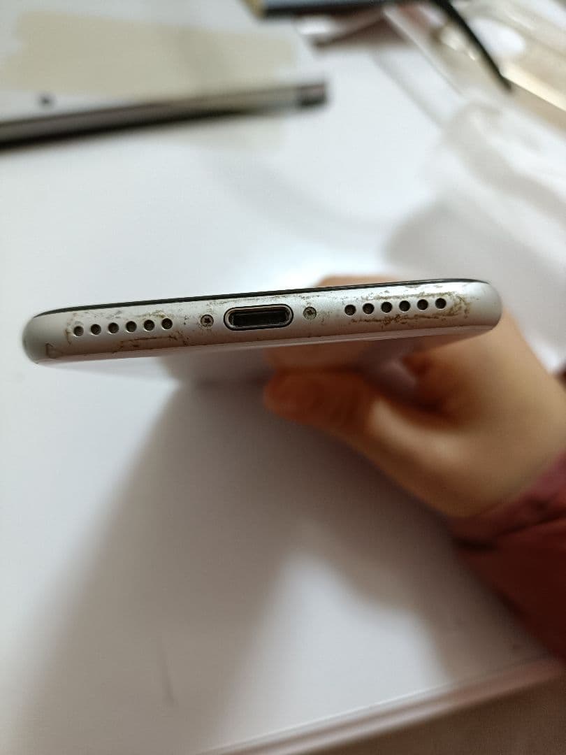 iPhone SE 第2世代 128GB SIMロックなし 割れあり