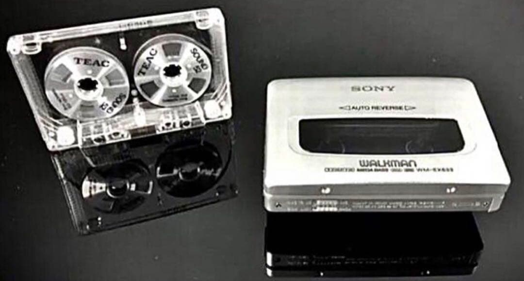 カセットウォークマン SONY WM-EX633 銀色　(整備済み、完動美品)