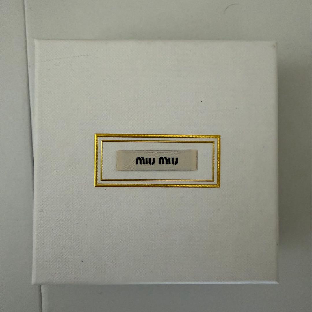 ミュウミュウ　miumiu クリスタルロゴブローチ　未使用