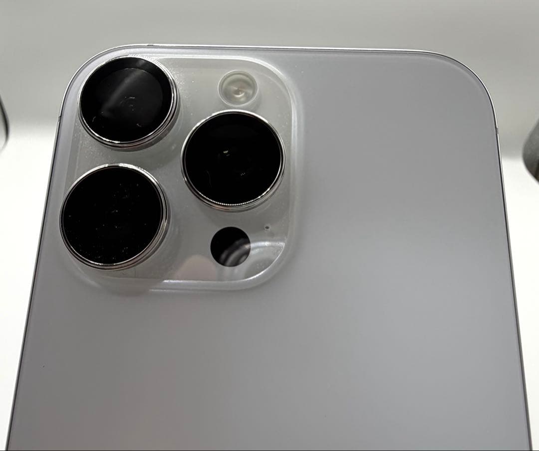 美品iPhone 16promax 256gb ホワイトチタニウム　SIMフリー