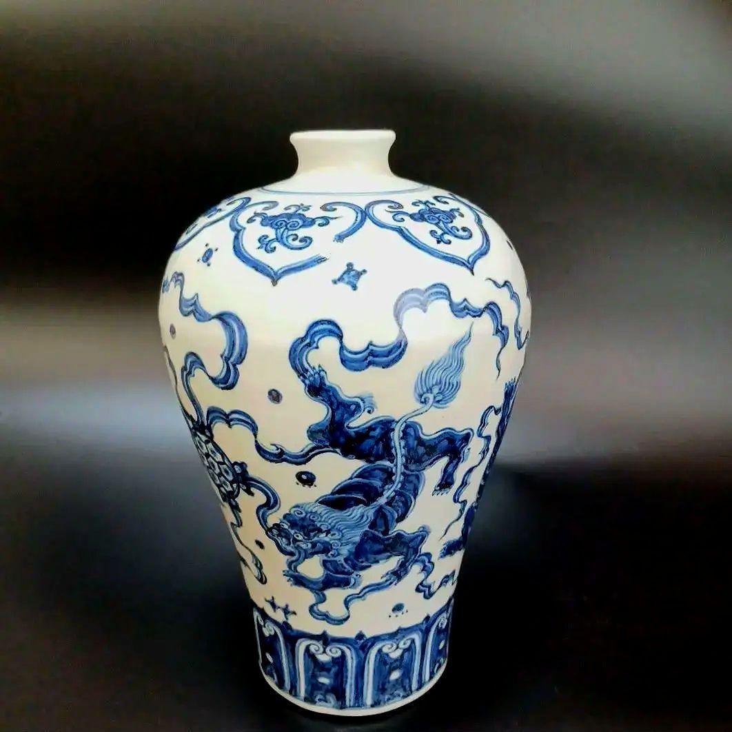 染付獅子文梅瓶