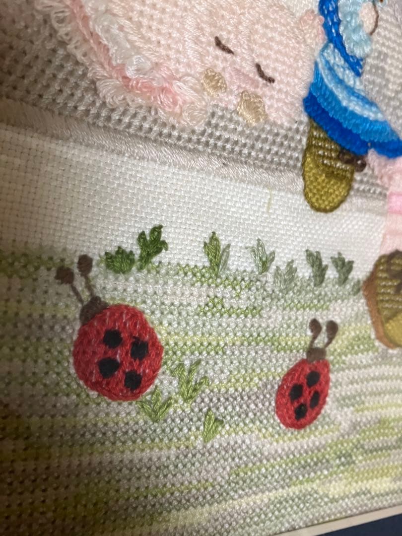 戸塚刺繍　「女の子と猫」　額入りタペストリー　【ハンドメイド作品】