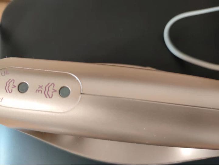 超美品　2019年Panasonic 衣類スチーマー  NI-CFS750