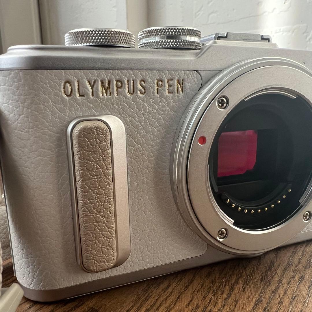 OLYMPUS PEN E-PL8 ホワイト レンズ付き