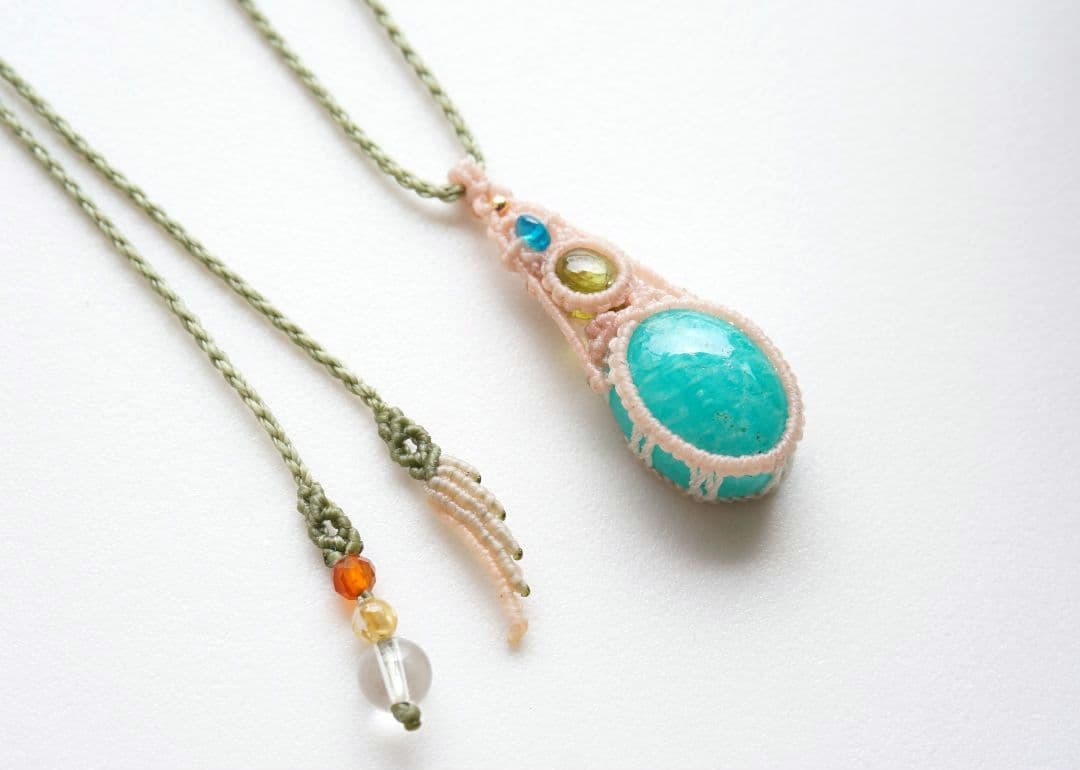 《萌え出づ》高品質アマゾナイト　ペリドット　ブルーアパタイト　マクラメネックレス