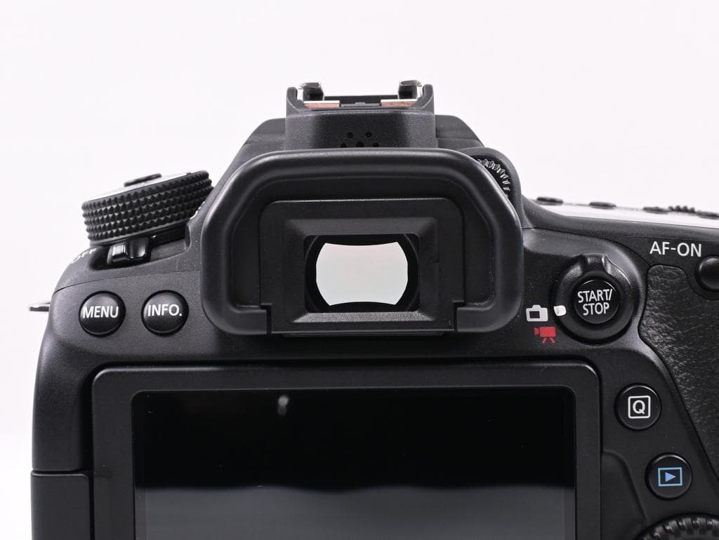 【美品】 キヤノン Canon EOS 80D ボディ 《ショット数2707》