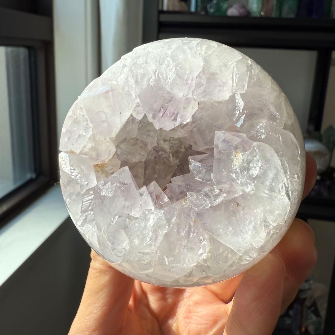 天然石アメジストの笑い口　置物　スフィアNO.120305